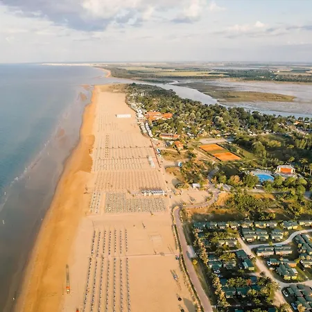 Elegant And Bright Near The Apartment Bibione