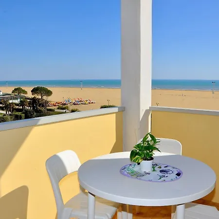 Апартаменти Elegant And Bright Near The *